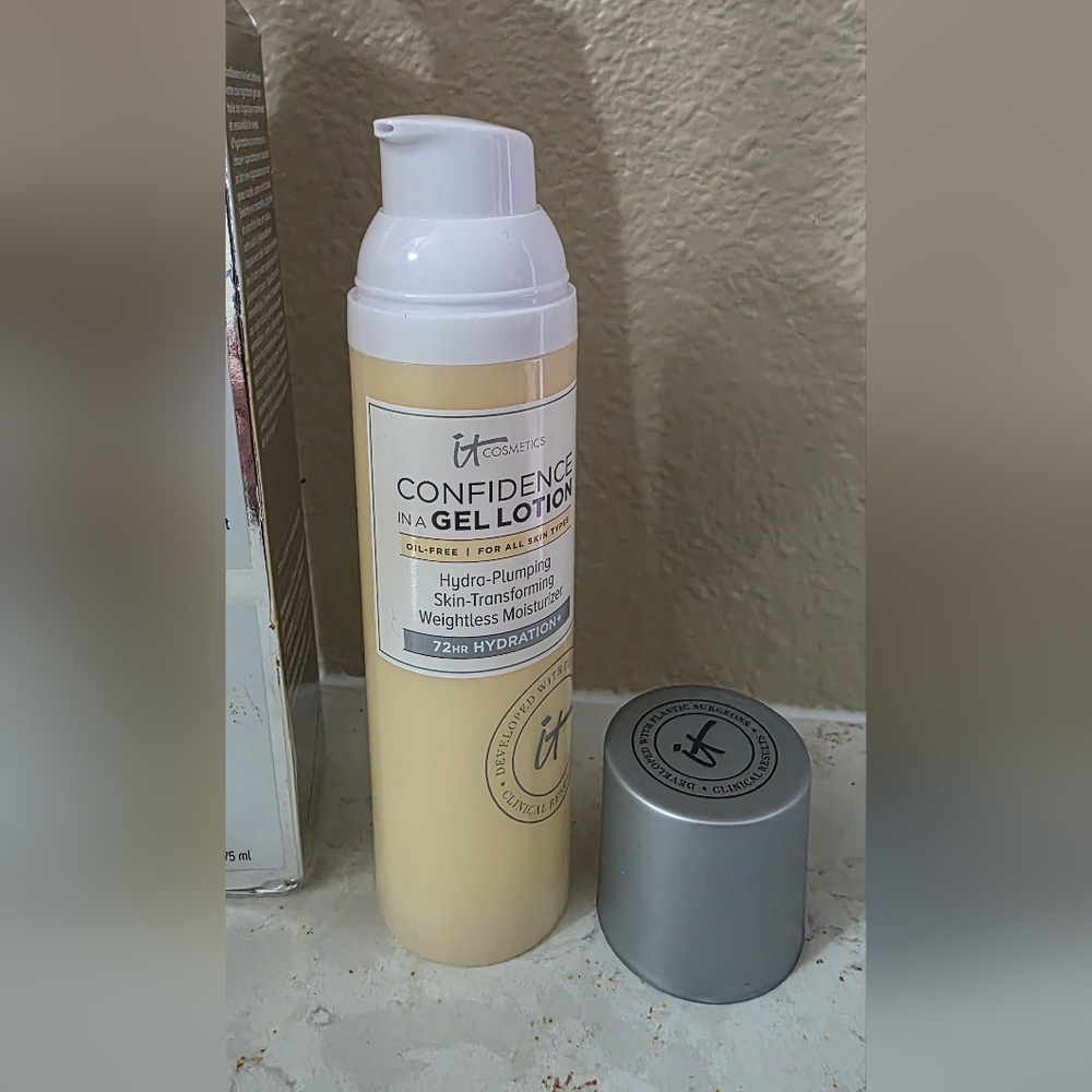 NEW iT Cosmetics Confidence In A Gel Lotion 2.5 Fl Oz 75 ML Hydra Plumping - Picture 3 of 7